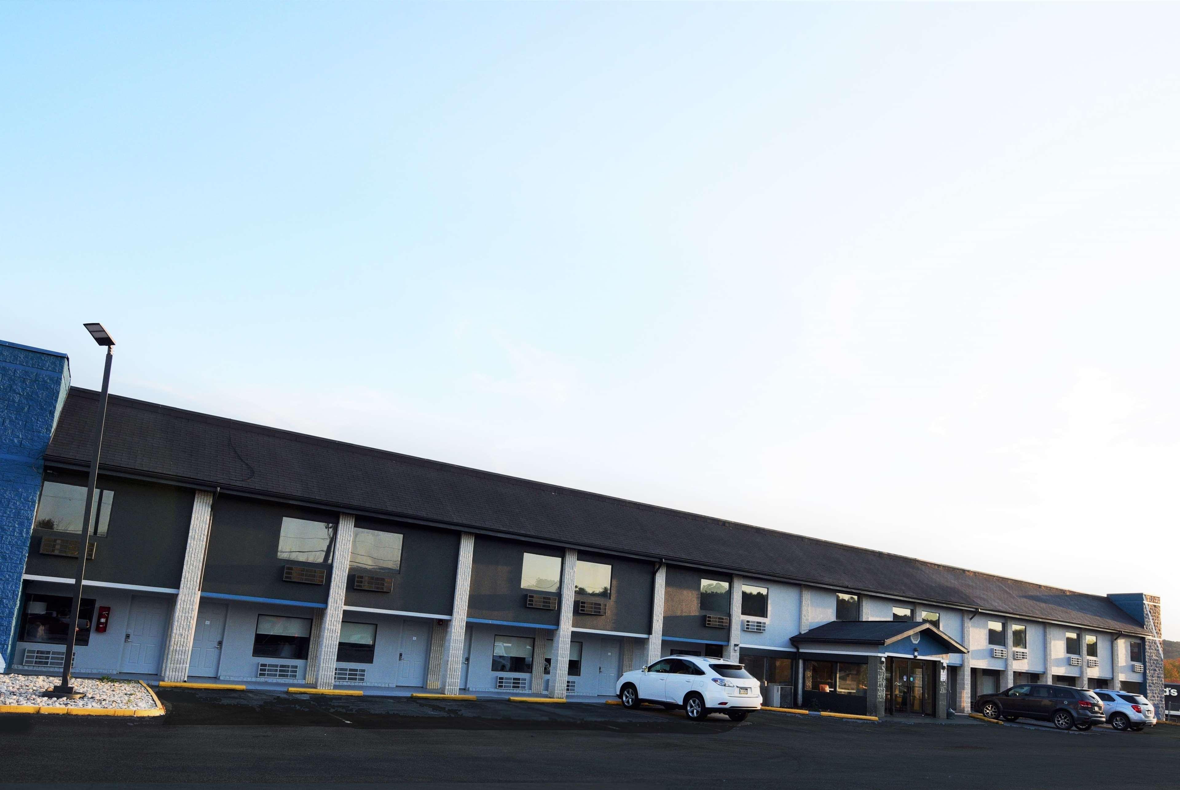 Baymont By Wyndham Pine Grove I-81 Hotel Exterior foto